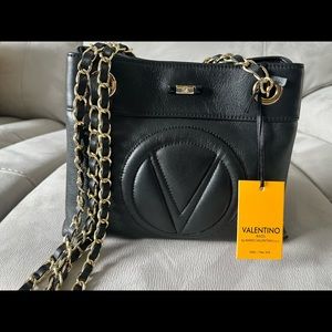Valentino by Mario Valentino
Rita Leather Shoulder Bag
BLACK